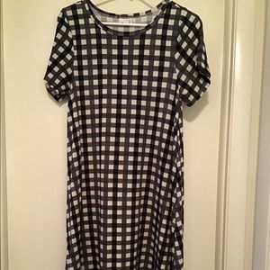 🎉SALE! LULAROE CHECKERED CARLY
